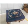 Image 5 : 2 Ottomans with Tapestry 14'' x 19'' x 14'' & 12'' x 13'' x 11'' 