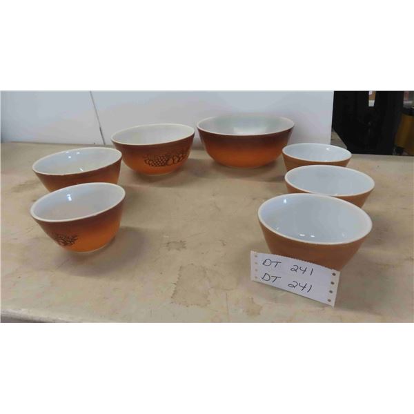 4 Pyrex Nesting Bowl, 3 s Other Pyrex Bowls 