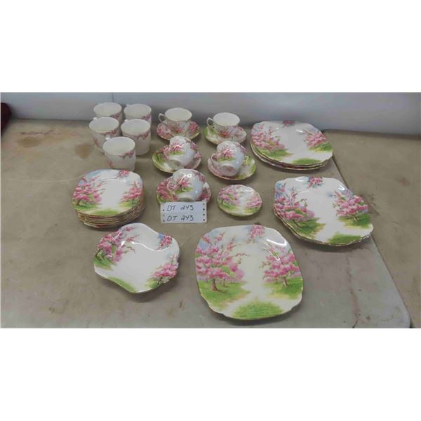 31 Pieces Royal Albert Blossom Time China 