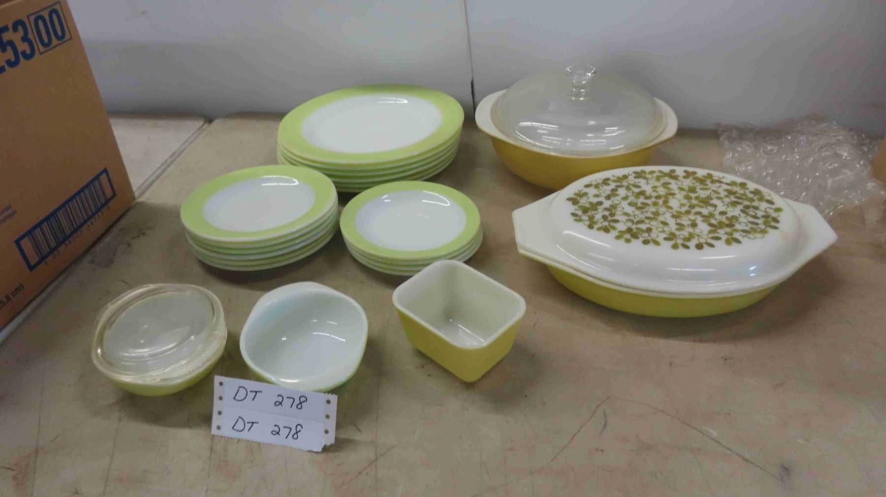 20 Pieces Yellow/Green Pyrex Dinnerware , 2 Casserole Dishes with