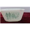 Image 6 : 5 Pieces Vintage Butterprint Amish Pyrex Mixing Bowls, Butter Dish, 