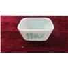 Image 7 : 5 Pieces Vintage Butterprint Amish Pyrex Mixing Bowls, Butter Dish, 
