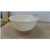 Image 8 : 7 Pieces of Corningware Includes Casserole Dishes with Lids, Loaf, 