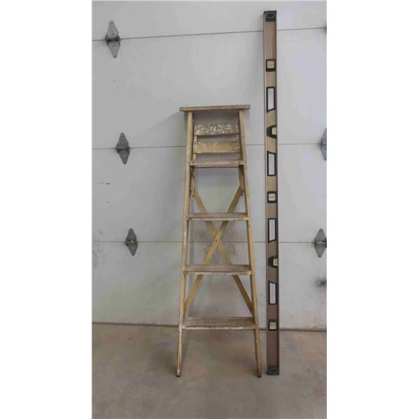5ft Wood Step Ladder , 6ft 6'' Level