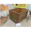 Image 2 : 2 Wood Crates, Juicer Screen
