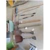 Image 1 : 8 Hand Yard Tools: Push Broom, Shovels, Scrapers 