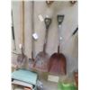 Image 2 : 8 Hand Yard Tools: Push Broom, Shovels, Scrapers 