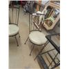 Image 8 : 5 Wrought Iron Chairs , Wrought Iron Stand (No Top Plate) 30'' x 30 