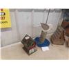 Image 2 : 3 Bird Houses, Bird Feeder