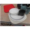 Image 2 : Stainless Pot with Lid, Cast Frying Pan, Knives, Plus