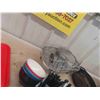 Image 5 : Stainless Pot with Lid, Cast Frying Pan, Knives, Plus