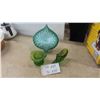 Image 1 : 3 Blown Glass Vases: Jack in the Pulpit, Green Glass Shoe, Top Hat