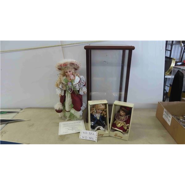 New Old Stock 3 Collector Dolls , Wood Display Case 10 1/4'' x 8 3/4'' x 20''