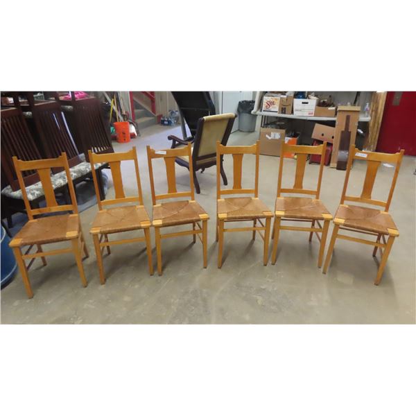 6 Matching Kitchen Chairs 