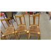 Image 2 : 6 Matching Kitchen Chairs 