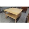 Image 2 : 2 End Tables 21 1/2'' x 29 1/2'' x 29 1/2''