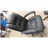 Image 3 : 2 Office Chairs - 1 Executor