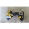 Image 2 : Dewalt 1/4'' Impact Driver 20V , 2 Battery Chargers & Case - Charged and