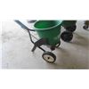 Image 2 : 2 Yard Fertilizer Spreaders 