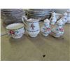 Image 13 : 106 Pieces of Royal Albert Petit Point China