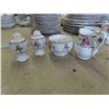 Image 14 : 106 Pieces of Royal Albert Petit Point China