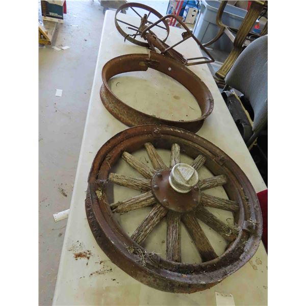 2 Steel Wheels 15 1/2'' + 21 1/2'' with Wood Spokes , Steel Frame 