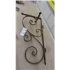 Image 2 : Vintage Decorative Wrought Iron Sign Mount 20 1/2'' One Way x 13'' 
