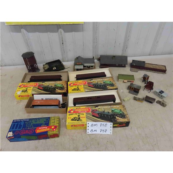 Model Trains: Buildings, Train Cars (Various Scales)