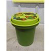 Image 10 : Food Processor, Jello Molds, Rubbermaid Retro 2 Piece Mushroom, 