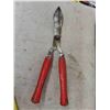 Image 8 : Tree Trimmers, Sprinkler, Weed Puller, Small Sledge/Axe, 