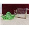 Image 7 : Vintage Sunbeam Mix Master with 2 Bowls , Pyrex Cake Pan , Measuring
