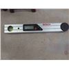 Image 3 : 2 Jack Stands , Bosch Level , Heat Gun , Hole Saw Blades