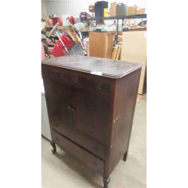 Walnut Dresser 50'' x 35'' x 21''