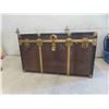 Image 1 : Vintage Trunk 20 1/2'' x 39'' x 22 1/2'' Tall