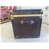Image 2 : Vintage Trunk 20 1/2'' x 39'' x 22 1/2'' Tall