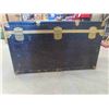 Image 3 : Vintage Trunk 20 1/2'' x 39'' x 22 1/2'' Tall