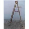 Image 6 : (2) 6' Step Ladders with Paint Trays - 1 Wood , 1 Aluminum 