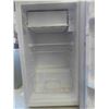 Image 3 : Hamilton Beach Mini Fridge with 2 Shelves -Works