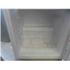 Image 7 : Hamilton Beach Mini Fridge with 2 Shelves -Works