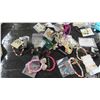 Image 8 : Costume/Fashion Jewelry: Earrings, Bracelets, Brooches & More