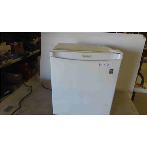 Danby Bar Fridge 19'' x 17 1/2'' x 17 1/2'' 