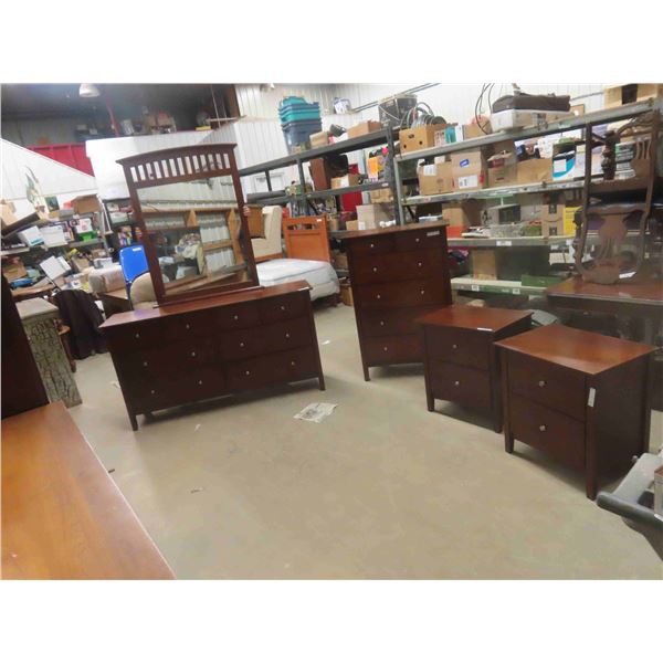 4 Piece Bedroom Suite : Dresser 18'' x 34'' x 63 1/2'' Plus Mirror 47'' x 34'' , Dresser 48'' 
