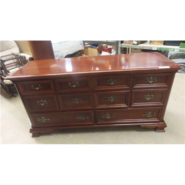 Dresser 31'' x 62'' x 20'' 