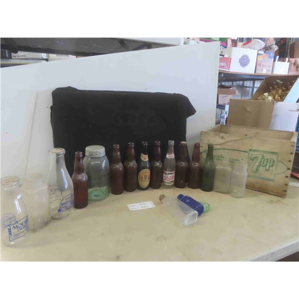 7UP Crate 17'' x 11'' x 10 1/2'' , Crown Sealer , Beer and Soda Bottles, Plus