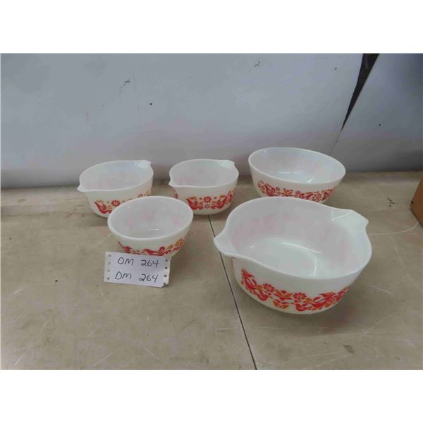 5 Pieces of Pyrex Friendship Pattern