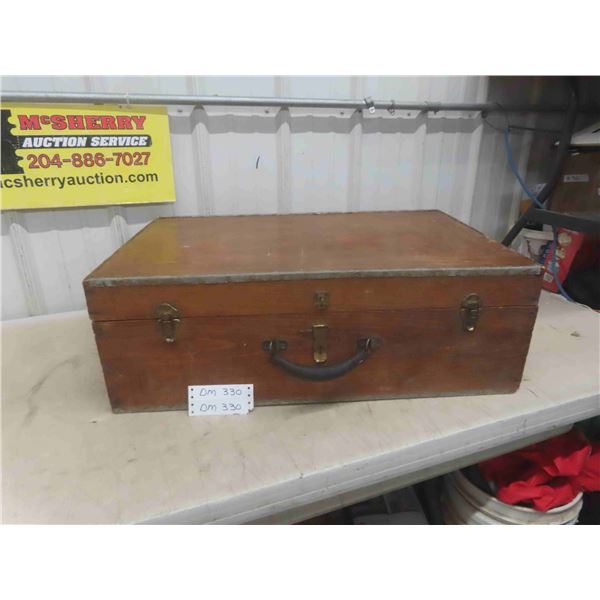 Wood Chest 28 1/2'' x 18 1/4'' x 9 3/4'' 