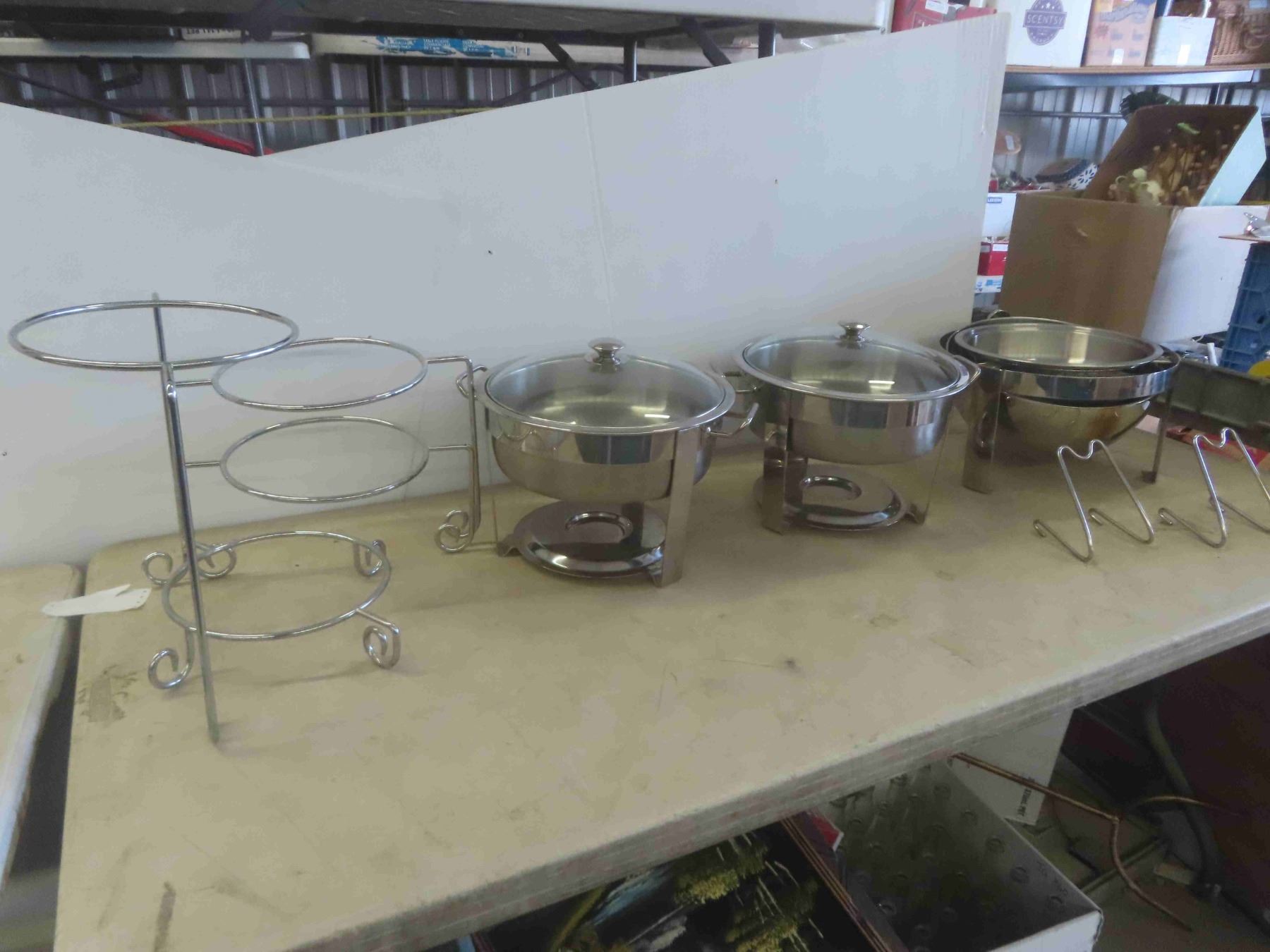 3 Stainless Steel Chafing Dishes with Lids , Pie Plate Rack