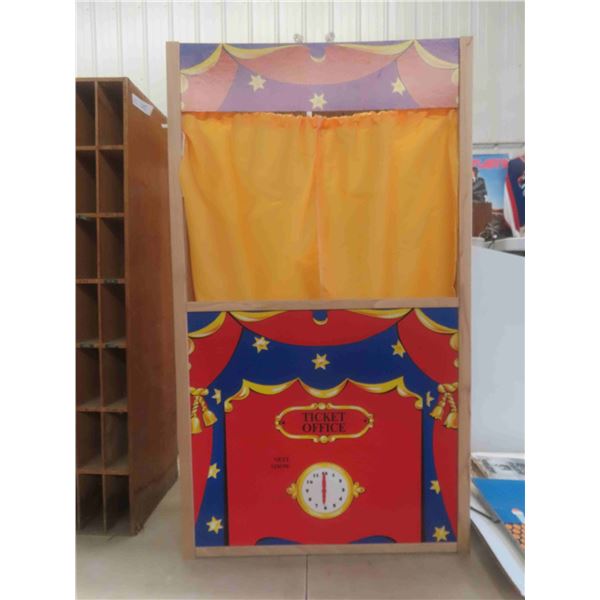 Kaspertheater/Puppet Theatre by Elka Wesl Germany Complete Approx. 25'' x 