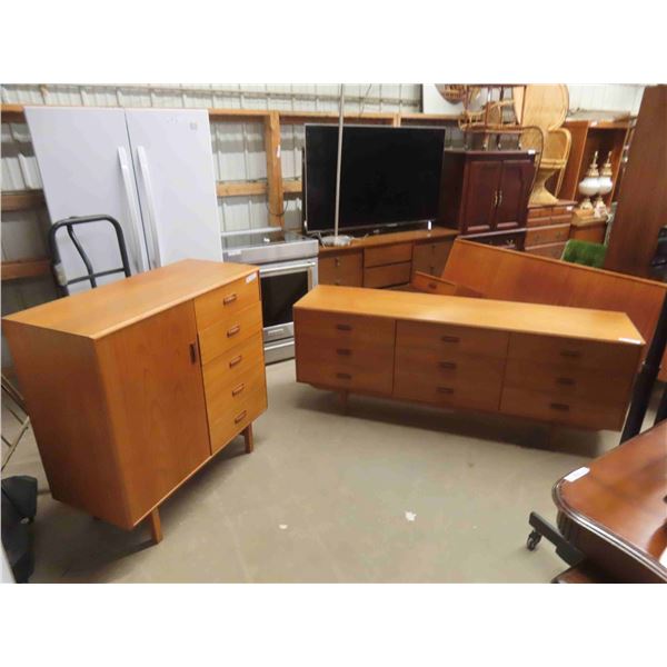 2 Teak Dressers & Head Board - Measurements: Dresser 1 40'' x 40'' x 18'' , 