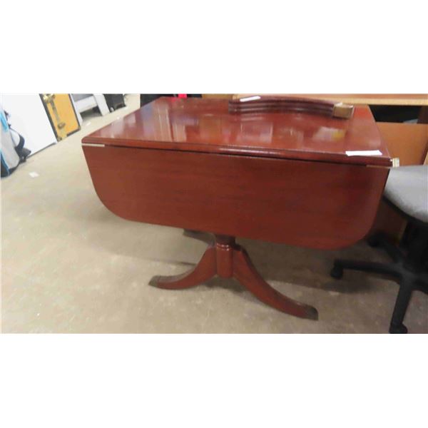 Drop Leaf Duncan Phyfe Table Extended Size 38'' x 50'' x 30'' - One Leg 
